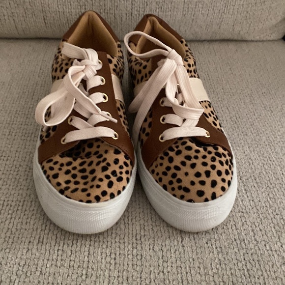 Cheetah Print platform sneaker- worn once - Picture 2 of 4